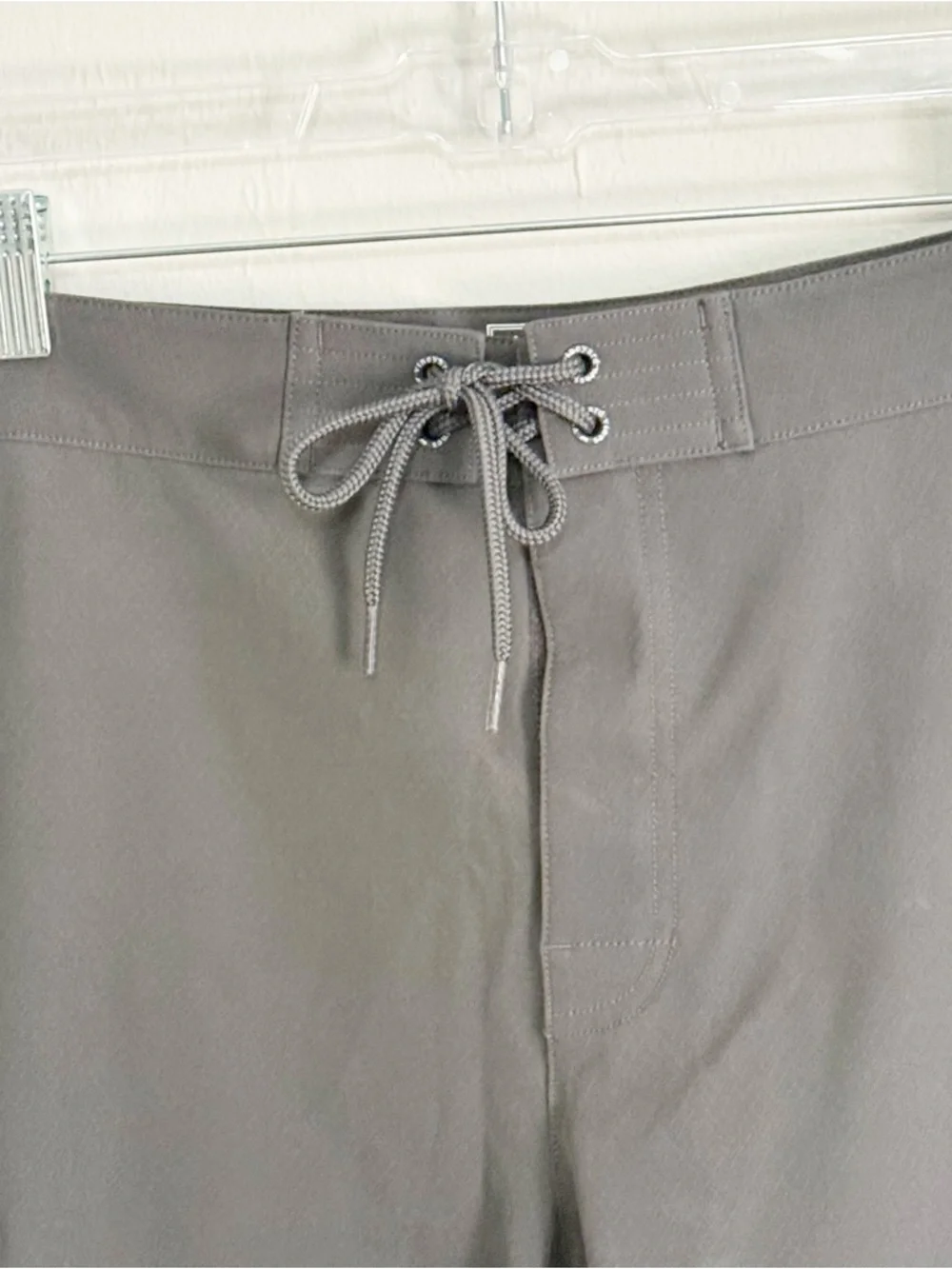 VINEYARD VINES Women’s Gray PERFORMANCE BOARD SHORTS 9” Inseam Quick Dry Size 34 - Picture 3 of 6